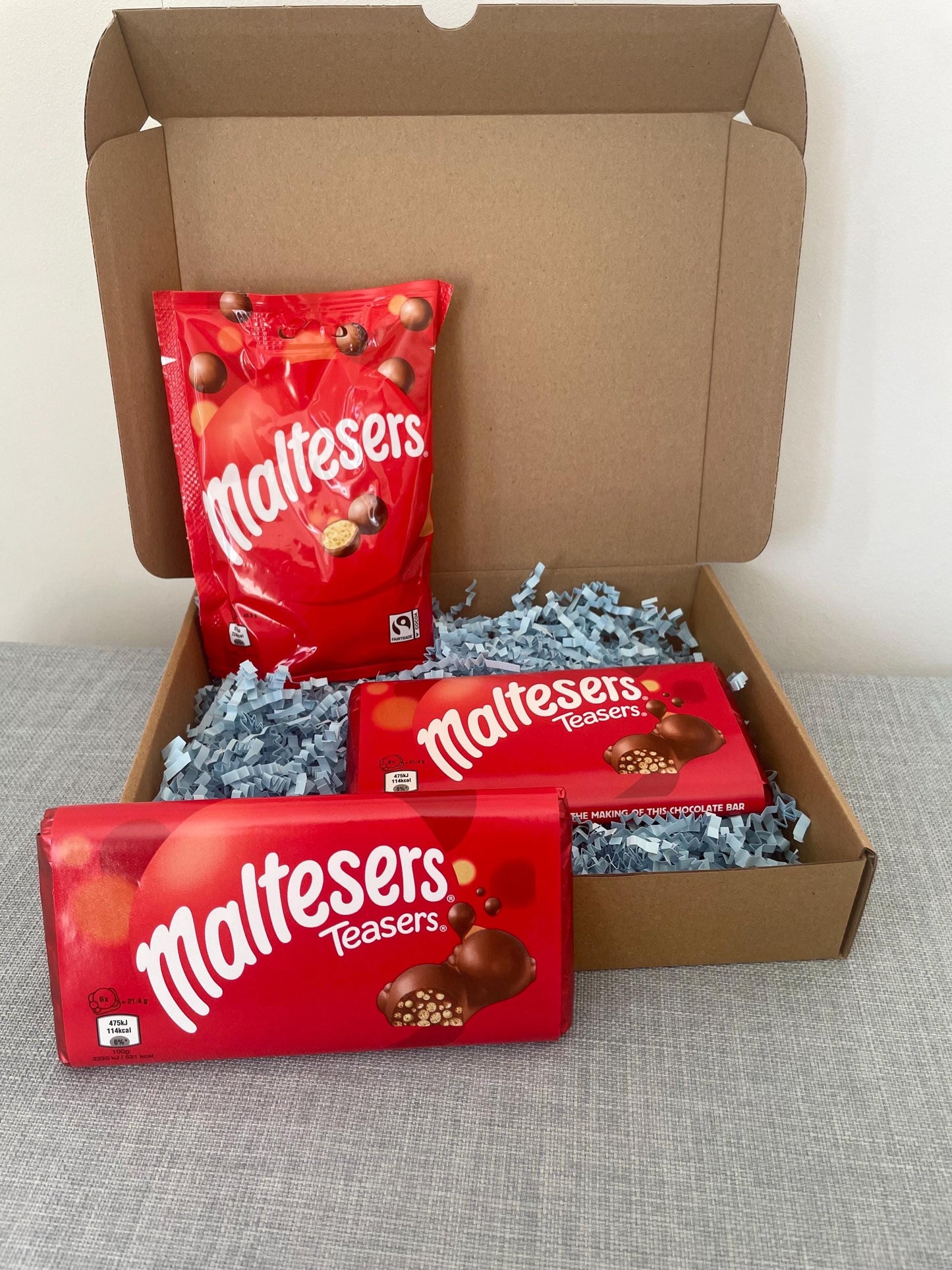 Maltesers Chocolate Gift Set | 2 Bars & Pouch | Birthday Chooclate Gift | Christmas Chocolate Gifts | Maltesers Gift Box | Present ideas