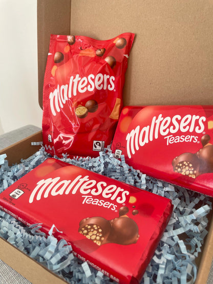 Maltesers Chocolate Gift Set | 2 Bars & Pouch | Birthday Chooclate Gift | Christmas Chocolate Gifts | Maltesers Gift Box | Present ideas