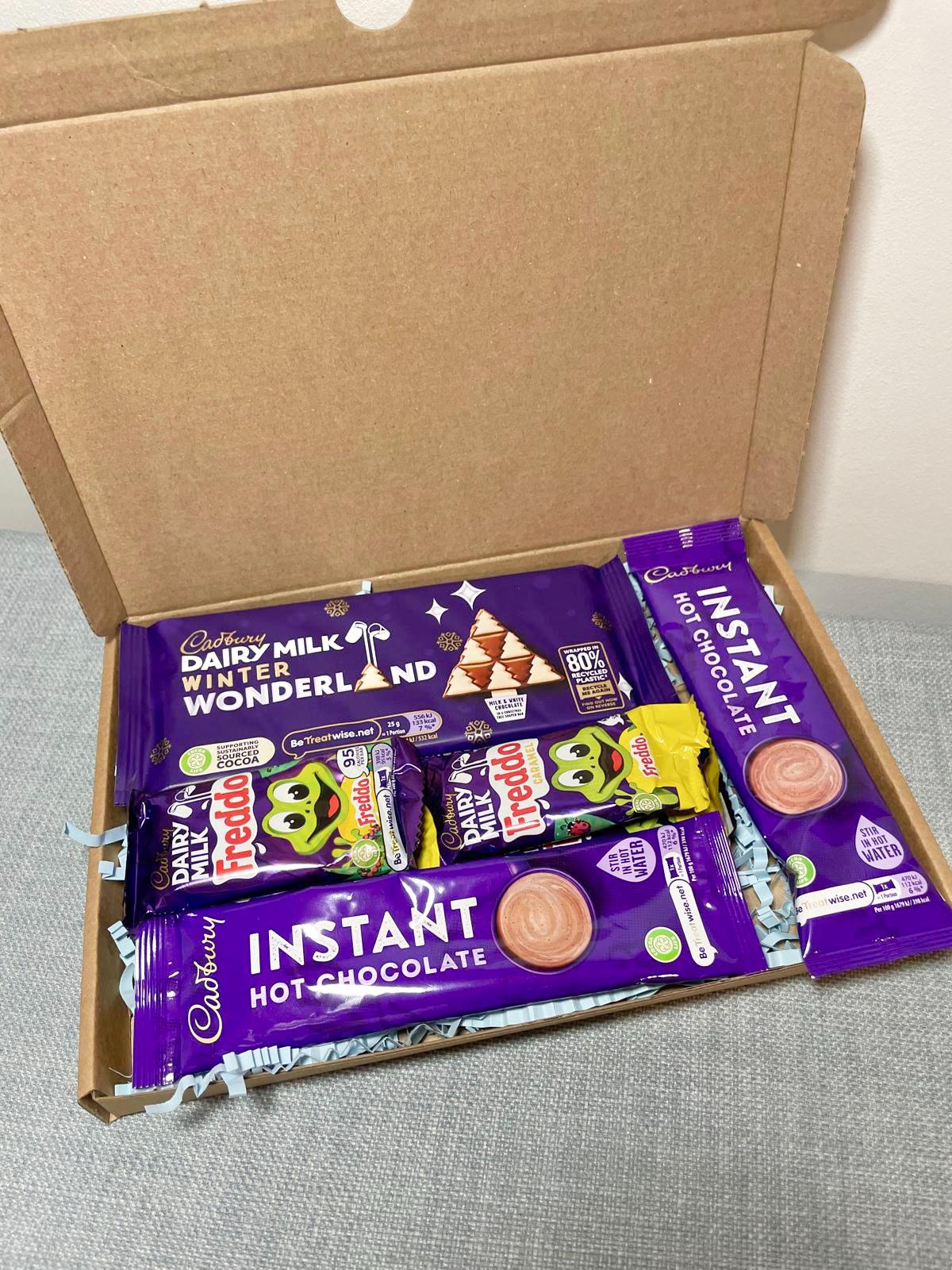 Cadbury Christmas Hot Chocolate & Winter Wonderland Gift Box | Festive Chocolate Treat | Freddo Gift Set | Holiday Chocolate Box