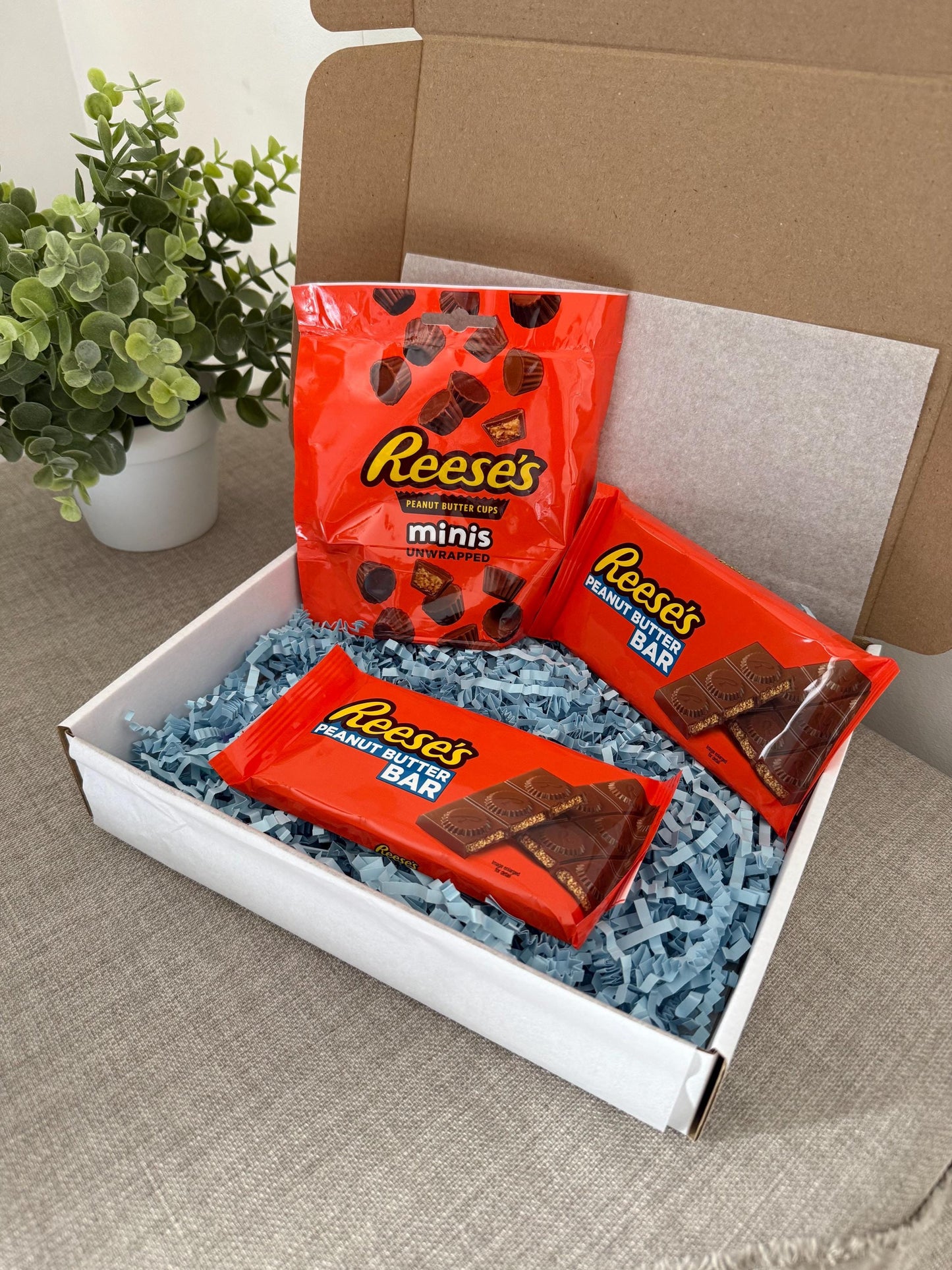 Reese’s Letterbox Chocolate Gift Box with Personalised Card | Peanut Butter Bars & Minis | Birthday Thank You Postal Treat Hamper - Giftley